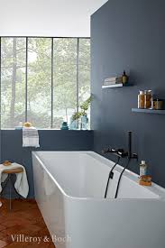 Simple geometric shapes (dominated by squares and rectangles), the predominance of white with a little neutral gray, a natural stone backsplash, and little in the way of decoration. Cold And Warm Toned Bathroom Colour Palette Relaxing Bathroom Bathroom Color Palette Trending Bathroom Colors