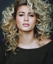 Titoshairstudio dea is to cut as much as possible on top of the head, then save as much as possible of the length,rock star feeling like the 80's.hair by. Tori Kelly S Unbreakable Smile Album Launches Dujour Tori Kelly Hair Curly Hair Styles Hair Styles