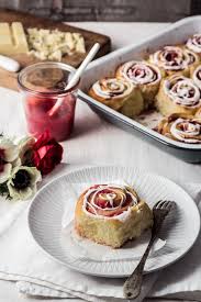 Klitzeklein Erdbeeren Marmelade Susse Brotchen Lebensmittel Essen