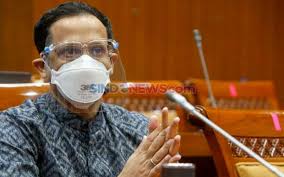 Ada proses dimana para pendidik sengaja melakukan kegiatan belajar mengajar untuk tongkat itu dihapuskan di sekolah menengah negeri pada tahun 1987. Mendikbud Nadiem Pastikan Bantuan Kuota Data Siswa Turun Maret