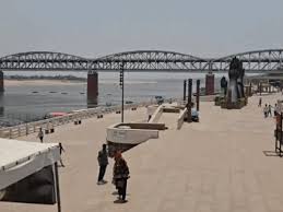 वाराणसी में बारिश-आंधी का अलर्ट: 16KM प्रतिघंटे की रफ्तार से चल रही हवा, बाबा को ठंडे फलों का लग रहा भोग