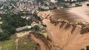 In blessem de, a stadtteil of erftstadt, floodwaters of the erft river inundated a quarry on 16 july, leading to a major landslide with several people reported to have been killed.3637 around 40. Ovdq9nnf9if2zm