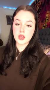 Rebecca Tennant's Instagram, Twitter & Facebook