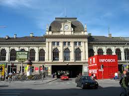 Die strecke von pölten nach linz wird täglich mehrmals von den stationen sankt pölten (train), einkaufszentrum süd und st. Datei Bahnhof St Polten Jpg Wikipedia
