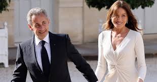 Carla Bruni et Sarkozy: Évasion Italienne de Luxe! Découvrez leur Chalet!