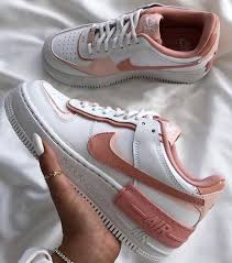 Pin By Teniel De Lucia On Closet De Sapatos In 2020 White Nike Shoes Jordan Shoes Girls Sneakers Fashion
