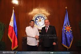 The current monarch, sultan sharafuddin idris shah ascended the throne on the death of his father, on 22 november 2001. Datuk Duterte If You Re Nasty Johor Sultan Bestows Title On Philippine President Coconuts Kl