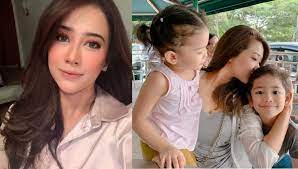 Bagaimanapun, posting tersebut menjadi perhatian netizen yang mempersoalkan adakah anak sulungnya itu hasil dari perkahwinannya dengan bekas suami, adam shahz. Mommy Please Don T Cry Cause Allah Is With You Anak Sumber Kekuatan Fatin Afeefa Nona