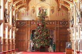 Create some holiday magic by conjuring up a classic christmas scheme that the whole family will enjoy. The Queen Keeps Her Christmas Decorations Up Until February Here S The Heartbreaking Reason Why Hello