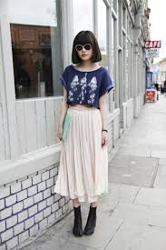 Japanese Fashion Streetstyle Besides Her Hair And Shoes I Love Her Top And Skirt In 2020 Fashion Japanese Street Fashion Japanese Fashion