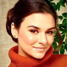 Katherine Dirks's Instagram, Twitter & Facebook