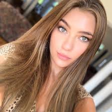 Julia Roush's Instagram, Twitter & Facebook