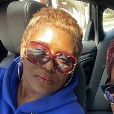 Protesta de Kristi Noem: 747 E 22nd st en Lombard, IL ahora Pásalo