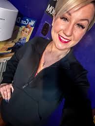 i be ready to hangout with my bestie at 10am, what we doing today?