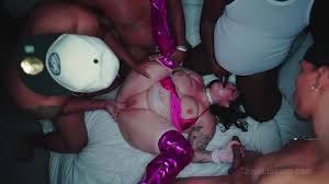 ภรรยาอ้วนโดนรุมโทรมต่อหน้าสามี - Videos - Big Ass Monster porn -  bigassmonster.com