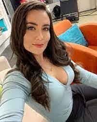 Nadia Delong's Instagram, Twitter & Facebook