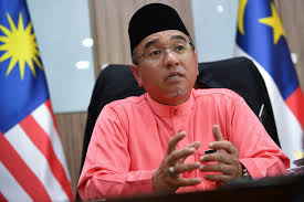 Beliau berkata demikian pada sidang media selepas melakukan lawatannya di kolam air panas gadek, di sini, petang semalam. Bernama Kolam Air Panas Gadek Bakal Dinaik Taraf Dijenama Semula