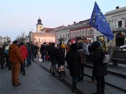Pagina de facebook corupția ucide organizeaza evenimentul intitulat operațiunea tricolorul. Proteste De 1 Decembrie In CapitalÄƒ Si In Å£arÄƒ PiaÅ£a Victoriei Tricolor Uman Oamenii In StradÄƒ Si La Cluj Si Oradea Foto Video