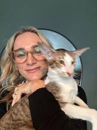 I dont know who is the Reds' official optometrist, but they need a new one. 