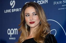 "Devoir faire des thérapies car lorsque nous arrivons à la trentaine..."  Delphine Wespiser dézingue le concours Miss France