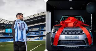 Kun aguero, the range rover given to the warehouse keeper is already on sale the adventure of sergio el kun aguero to barcelona, after a life spent in machester city. Sergio Aguero Offre Une Voiture Et 70 000 De Cadeaux Aux Employes De Manchester City Avant