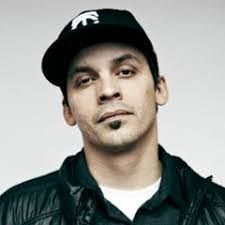 Shawn Stillwell's Instagram, Twitter & Facebook