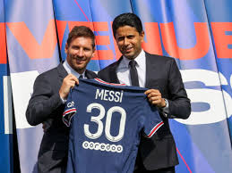 30 jersey at the parisian team, with which he has been photographed in the stadium of his new club. K Hyosnl Wrevm