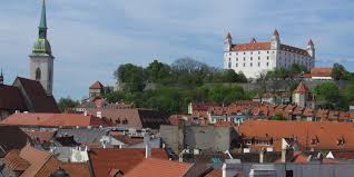 Ontdek de unieke charme van de stad met haar klassieke en eigentijdse architectuur. Laat Je Betoveren Door Bratislava De Gezellige Hoofdstad Van Slowakije