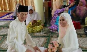 Pelakon zahirah macwilson tidak dinafikan mempunyai aura tersendiri, menarik perhatian ramai dengan paras rupa yang jelita berserta pakej lengkap dengan tubuh langsing baru beberapa bulan bergel4r isteri kpd aiman, zahirah macwilson ded4h keadaan rumah tangga mereka sekarang. Syafiq Dapat Lampu Hijau Bapa Zahirah