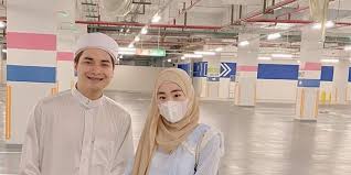 Melalui akun instagram miliknya, larissa bercerita tentang kisah asmaranya bersama alvin. Gugat Cerai Alvin Faiz Postingan Larissa Chou Soal Anak Bikin Terenyuh Dream Co Id