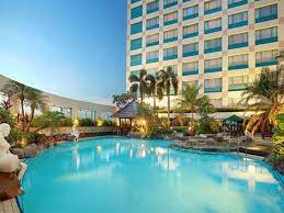 Masih di kawasan malang sebelah utara, ada harris hotel & conventions yang juga punya kolam renang untuk umum. 10 Hotel Dengan Kolam Renang Terbaik Di Jakarta