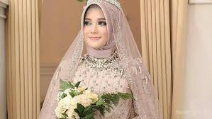 Artikel ini berisi 17 foto pengantin pernikahan muslimah hijab adat jawa syar'i cantik modern sederhana terbaru di wedding kak firda+toni di bantul jogja, foto pernikahan by poetrafoto, fotografer wedding yogyakarta. Cantik Dan Manglingi Inspirasi Makeup Pengantin Hijabers Yang Menawan Di Hari Bahagiamu
