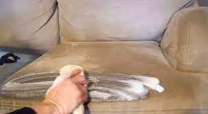 Koltuğunuzdaki lekeleri temizlemek ince bir iş olabilir fakat mobilyanızı olabildiğince uzun süre kullanabilmek ♥ hafif çamaşır deterjanı ve suyu köpürene kadar karıştırıp leke temizlemede kullanabilirsiniz. Koltukta Kalan Su Lekeleri Nasil Cikar