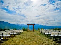 Tennessee Wedding Venues On A Budget Affordable Tennessee Wedding Venues Tn With Images Gatlinburg Weddings Tennessee Wedding Venues Tennessee Wedding