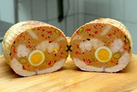Quali sono le specialità gastronomiche da assaggiare? Galantina From Marche Region Is A Country Style Kitchen Typical Food Made With Chicken In Aspic The Dish Received The Gelatinas Gelatina Ingredientes Pollo