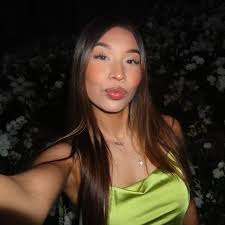 Delilah Mendoza's Instagram, Twitter & Facebook