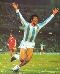 Pölten, first vienna fc, hércules cf, valencia cf, river plate, rosario central, instituto de córdoba. Mario Kempes Ein Fussball Weltmeister Bei Der Vienna Redaktion Osterreichisches Presseburo