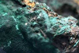 Pyrénées : une étrange roche verte révèle des traces d'activité humaine  vieilles de 4000 ans - Valeurs actuelles