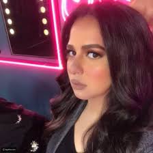 «سمورة» جوكر الكوميديا بإرادة إلهية. Ø¨Ø§Ù„ØµÙˆØ± ÙˆØ§Ù„ÙÙŠØ¯ÙŠÙˆ Ø­Ø¬Ø§Ø¨ Ø¥ÙŠÙ…ÙŠ Ø³Ù…ÙŠØ± ØºØ§Ù†Ù… ÙÙŠ Ø£Ø­Ø¯ Ø§Ù„Ù…Ø·Ø§Ø¹Ù… ÙŠØ´Ø¹Ù„ Ø§Ù†Ø³ØªÙ‚Ø±Ø§Ù… ÙˆÙ‡Ø°Ø§ Ø³Ø± Ø¸Ù‡ÙˆØ±Ù‡Ø§ Ø¨Ù‡ Ø§Ù„Ù…Ø¯ÙŠÙ†Ø© Ù†ÙŠÙˆØ²