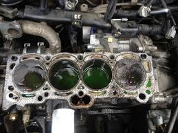 Place the cylinder head quietly in order not to damage the gasket with the bottom part of the head. 4afe Cylinder Head Removal