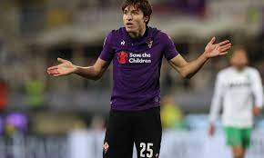Он играет на позиции правый вингер. Keza Na Radare Treh Grandov Readfootball