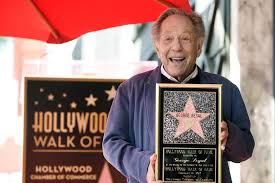 In de comedyserie 'friends' speelde hij de bijrol van leonard green, de vader van jennifer anistons personage rachel green. Amerikaanse Acteur George Segal Overleden Op 87 Jarige Leeft Het Belang Van Limburg Mobile