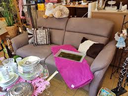 Sofa dreams ist eine innovative berliner manufaktur für außergewöhnliche designermöbel. Sofas Betten Schranke Kleinmobel Und Mehr Trodel Oase Secondhand Mobel Antik