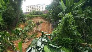 Penggelongsoran bahan bumi berisipadu beberapa tan. Tanah Runtuh Di Pulau Pinang Timbus Rumah Ibadat Edisiviral