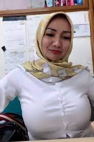 Get Lost in the Sizzling Hotness of Jilbab Toge Photos