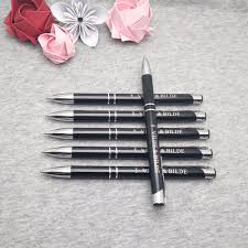 تعزيز 100 قطعة الوحدة 10 ألوان قلم حبر جاف مخصص مطبوعة مع النص شعارك وشعار العلامة التجارية الحرة بواسطة الليزر آلة وسم في أقلام حبر جاف من لوازم المكتب واللوازم المدرسية على Www Unohama Club