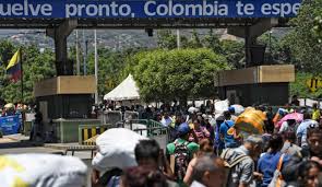 Informacion de ultima hora, la frontera venezuela colombia ya no hay paso por la trocha ahora las personas cruzan por el puente a pesar de los obstaculos. Frontera Con Colombia Continuara Cerrada Hasta El 16 De Enero Diario Primicia
