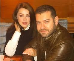 اوضحت مي نور الشريف انها استقبلت عشرات المكالمات الهاتفية من أصدقاء والدها داخل وخارج الوسط الفنى، وذلك للاطمئنان على صحة الفنان نور الشريف. Ø£ÙˆÙ„ ØªØ¹Ù„ÙŠÙ‚ Ù„Ù…ÙŠ Ù†ÙˆØ± Ø§Ù„Ø´Ø±ÙŠÙ Ø¹Ù„Ù‰ Ø²ÙˆØ§Ø¬ Ø®Ø·ÙŠØ¨Ù‡Ø§ Ø§Ù„Ø³Ø§Ø¨Ù‚ Ø¹Ù…Ø±Ùˆ ÙŠÙˆØ³Ù Ù…Ù† ÙƒÙ†Ø¯Ø© Ø¹Ù„ÙˆØ´