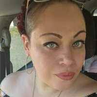 Ashley Woomer's Instagram, Twitter & Facebook