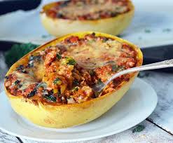Courge Spaghetti A La Saucisse Chou Kale Et Fromage Oka Recipe Recipes Spaghetti Squash Tomato Sauce Recipe